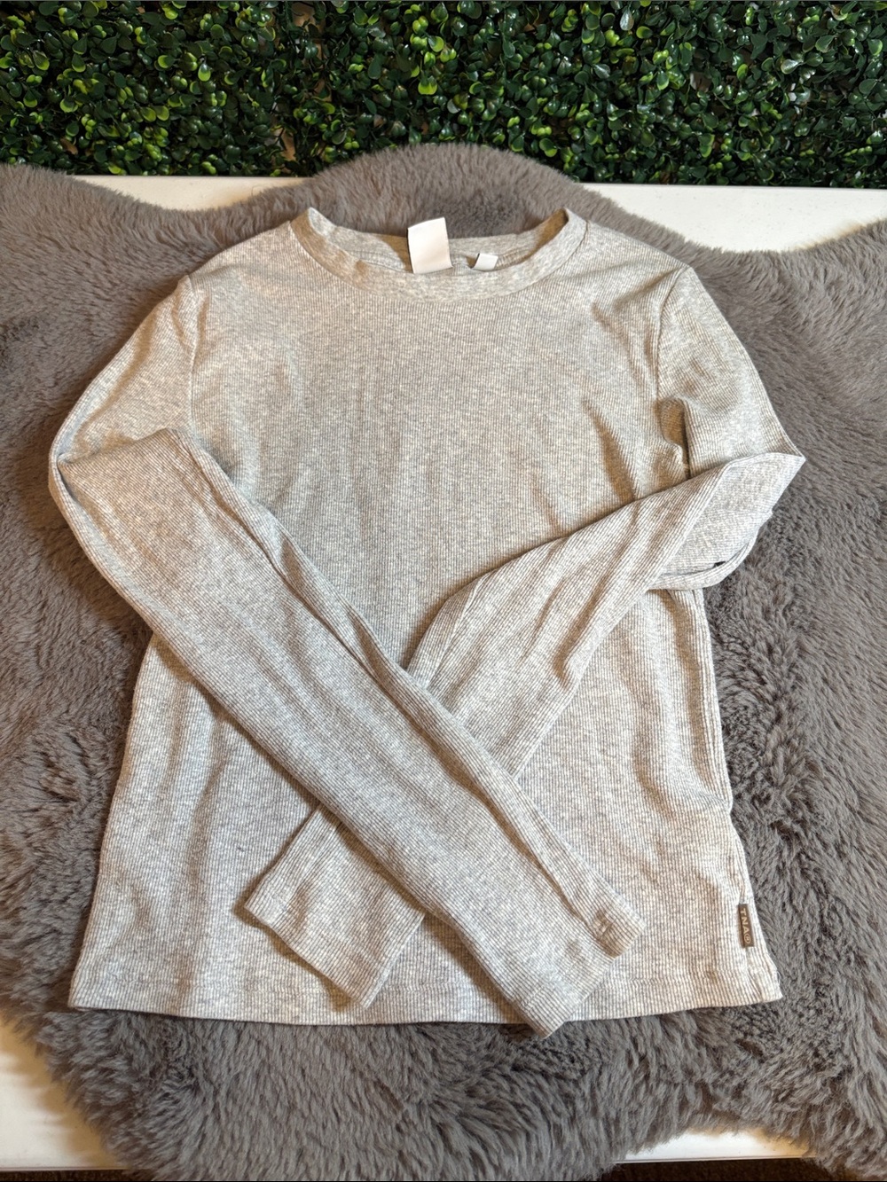 TNA Aritzia Women's Light Gray Long Sleeve Crewneck Top Size Small